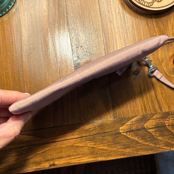 Baggallini Mauve Wristlet - Picture 5 of 8